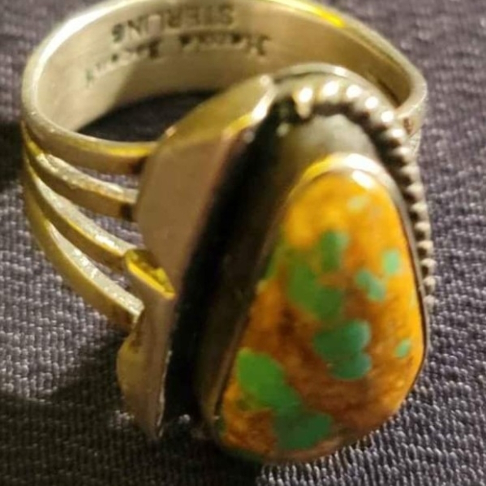 Elegant Silver and Turquoise Ring